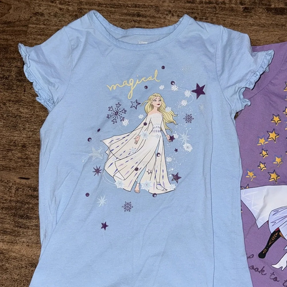 Frozen II bundle of shirts size 7 🥶 ❄️ - Picture 2 of 3